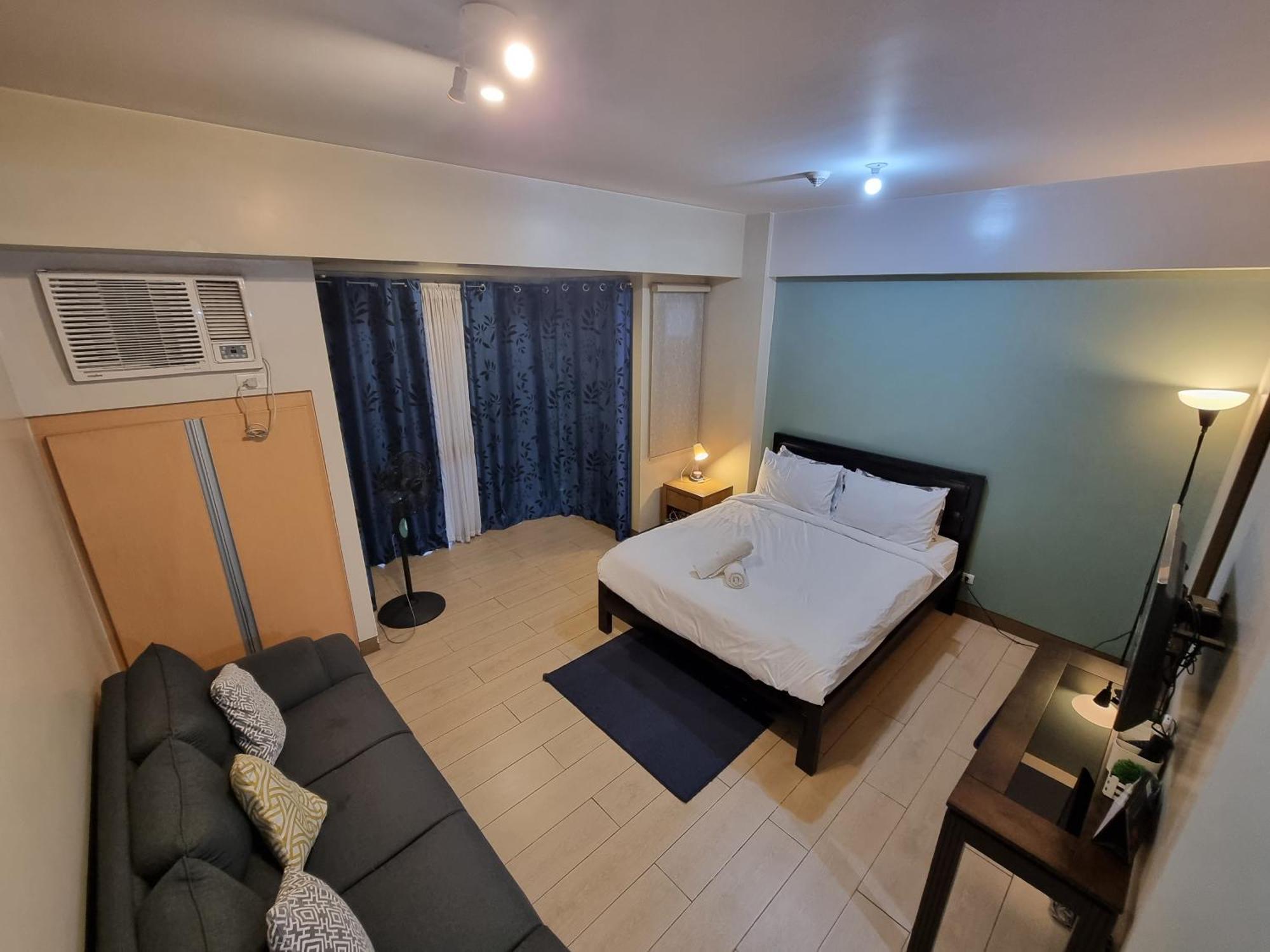 Palm Tree Condos Near Mnl Airport Terminal 3 By Elr Manila Bilik gambar